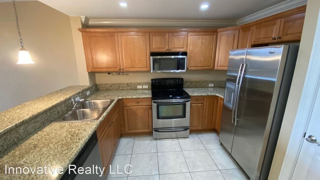 Building Photo - 3 br, 3 bath House - 225 W Seminole Blvd #212