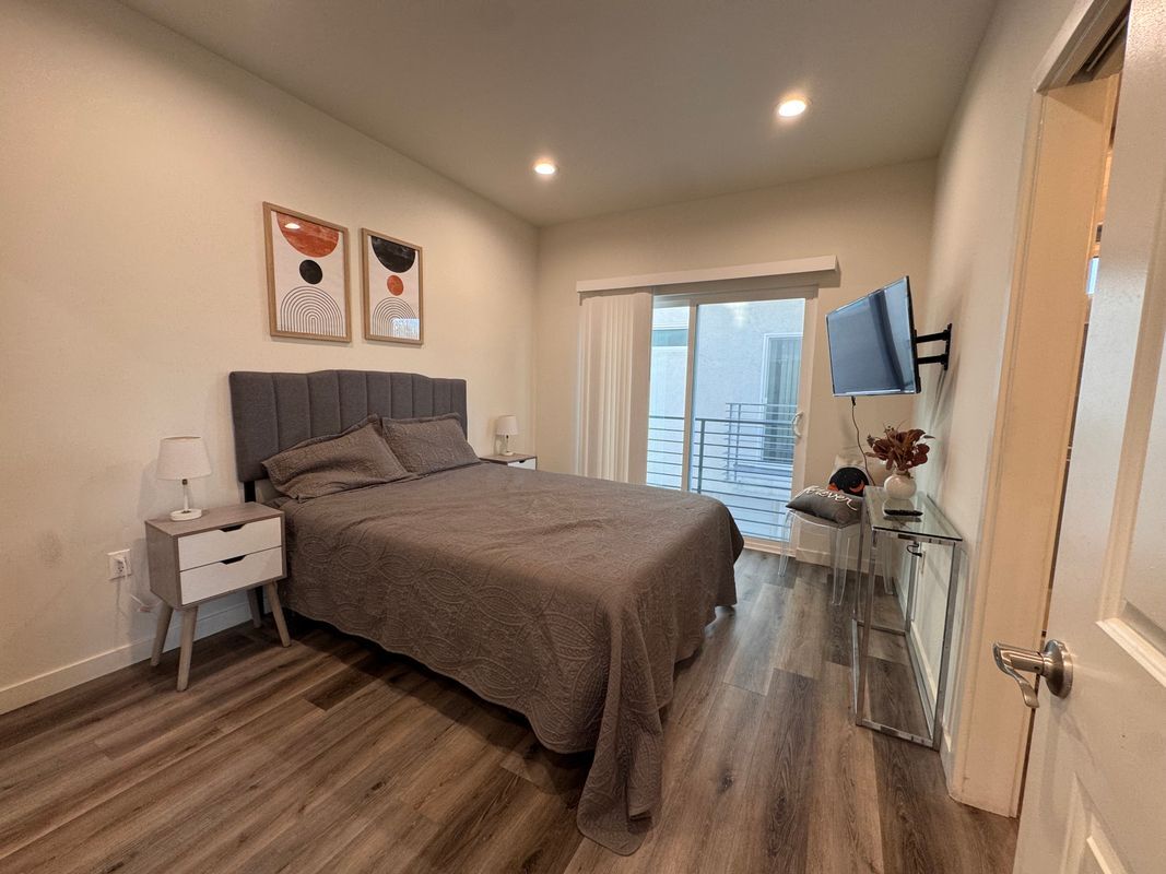 Building Photo - 2625 Somerset Dr