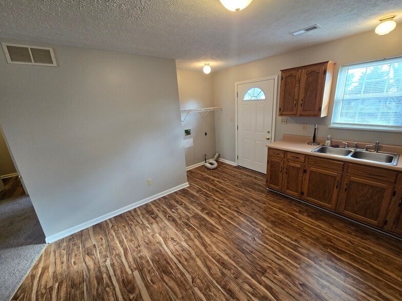 Building Photo - 114 Herring Hts