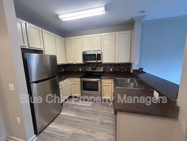 Building Photo - 14200 Avalon Rd