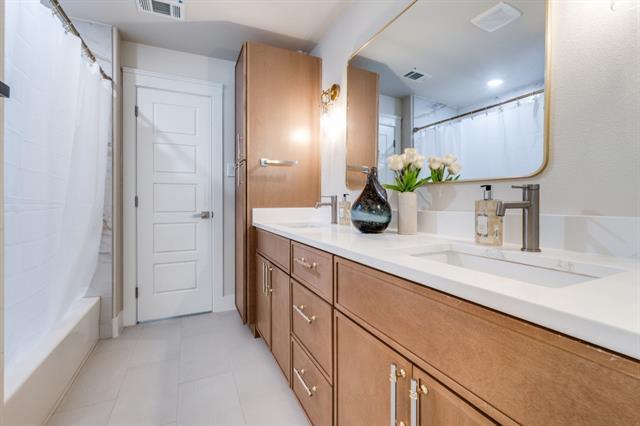 Building Photo - 7115 Meadow Rd