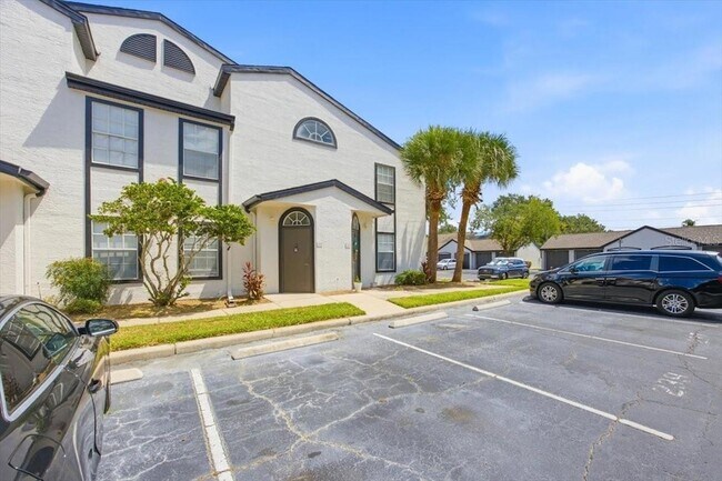 Building Photo - 1612 Columbia Arms Cir