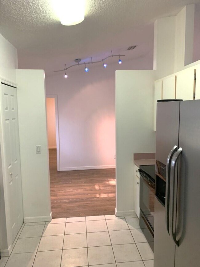 Building Photo - 3520 Egret Dr