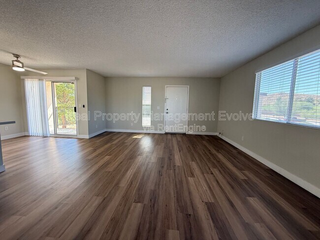 Building Photo - 3801 E Greenway Rd