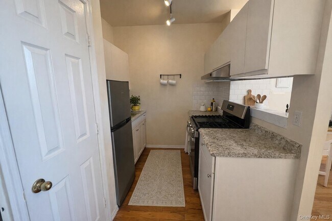 Building Photo - 39 Church St