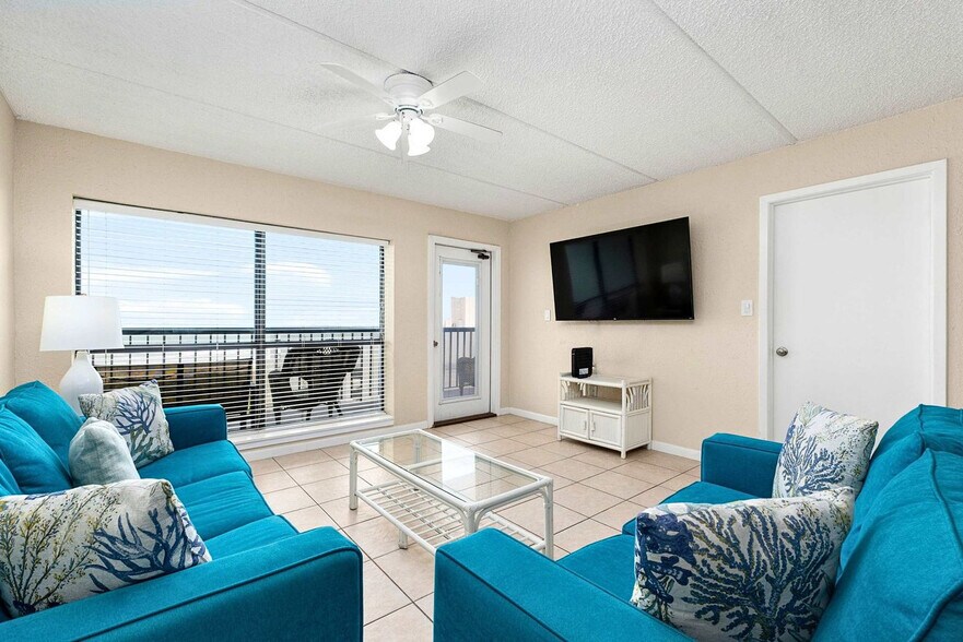 Building Photo - 404 Padre Blvd