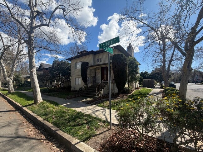 Building Photo - Spacious 4 Bedroom | 3 Bathroom | House in Curtis Park