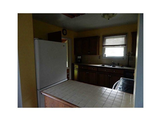 Building Photo - 1785 W Main Rd