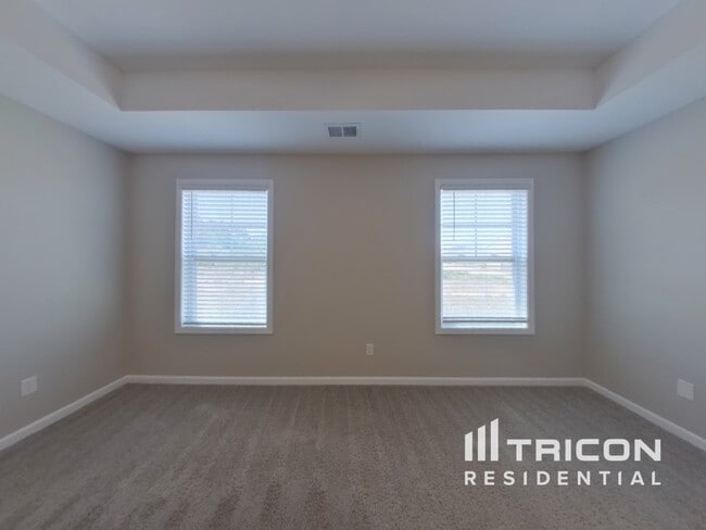 Building Photo - 211 Savannah Hills Dr
