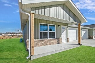 Building Photo - 675 Joycee Ln
