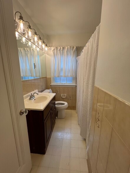 FULL BATHROOM - 7717 29th Ave
