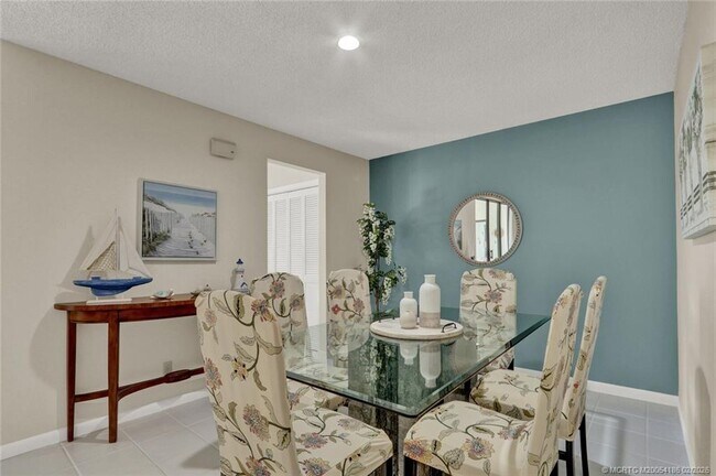 Building Photo - 4004 SW Osprey Creek Way