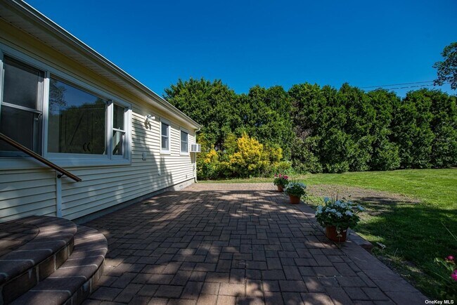 Building Photo - 22 Eastover Dr