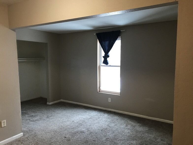 Building Photo - 3006 Emerson Avenue N #2