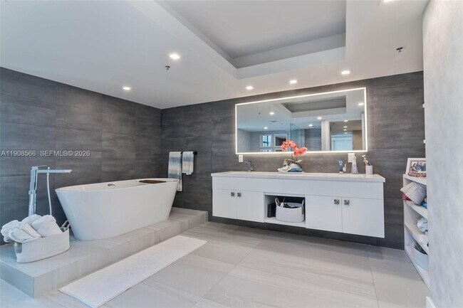 Building Photo - 20355 NE 34th Ct