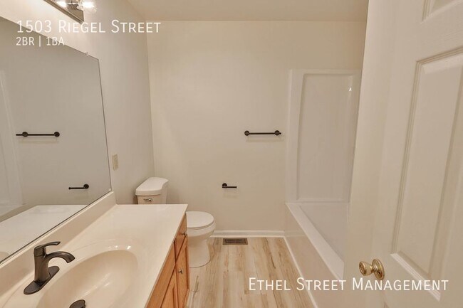 Building Photo - 1503 Riegel St
