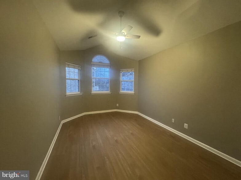 Building Photo - 13884 Greendale Dr