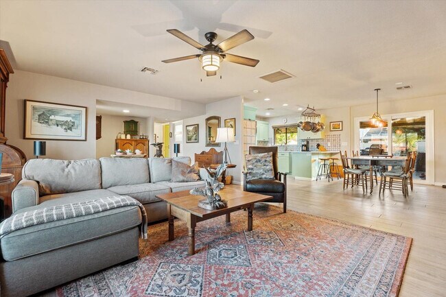 Building Photo - 8543 E Jackrabbit Rd