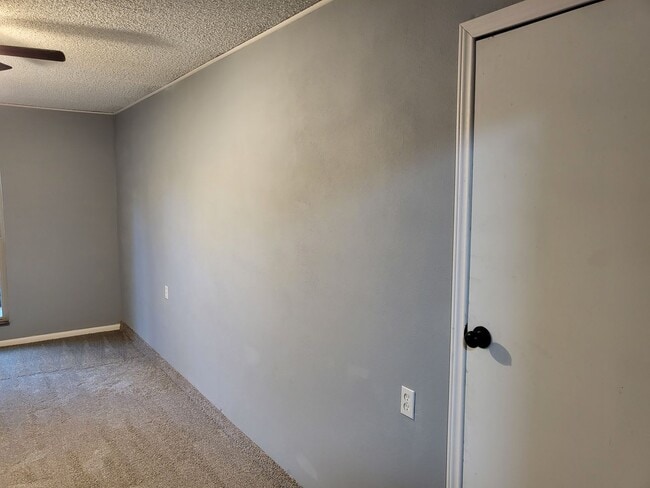 Building Photo - 1713 Chip-N-Dale Dr