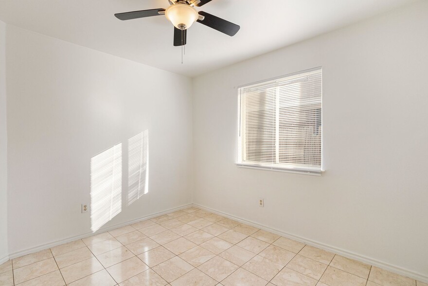 Building Photo - 13216 Bennington Ln