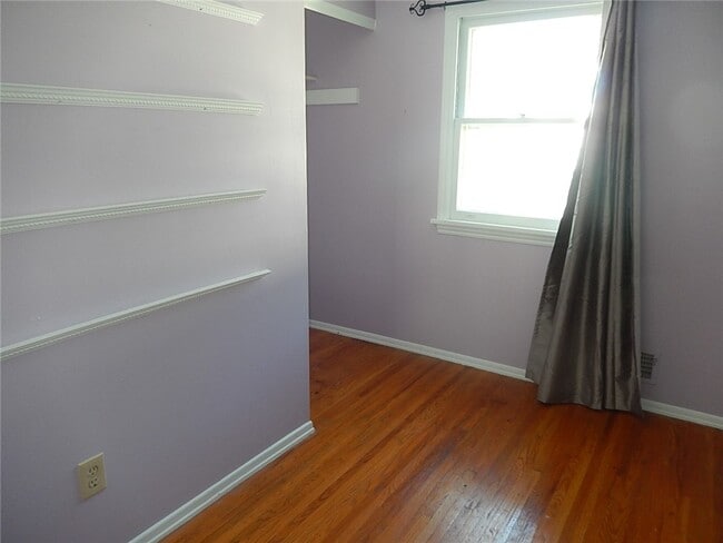 Building Photo - 214 E Spruce St