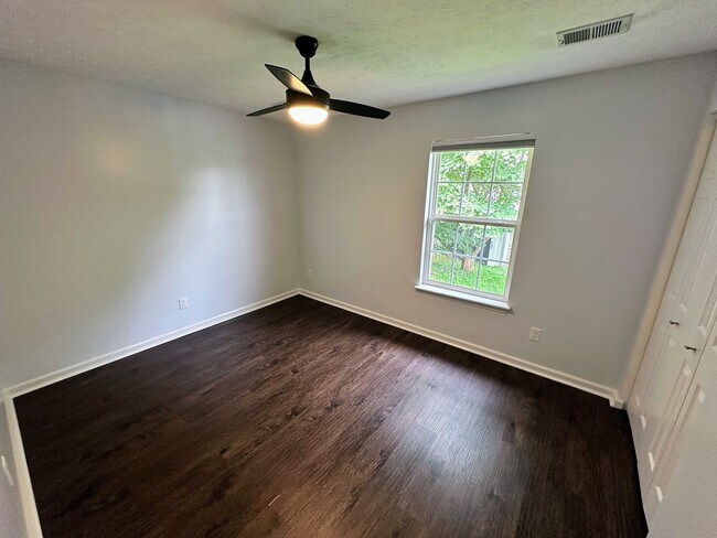 Building Photo - 3821 Landridge Dr