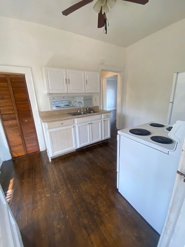 Building Photo - 4 Bed 1 Bath Home | Pet Friendly | Washer Dryer Hook Ups & Central Air | Section 8 Welcome