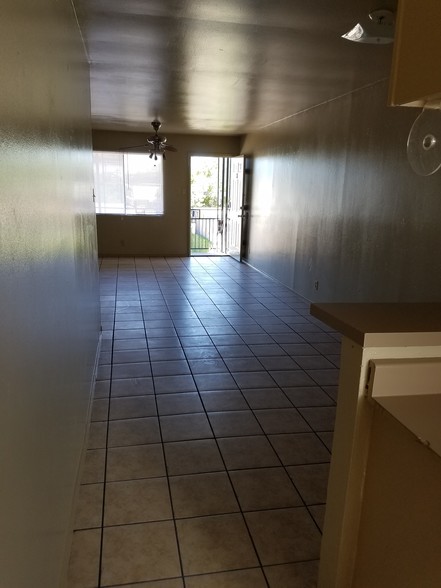 Building Photo - 605 Bustamante St