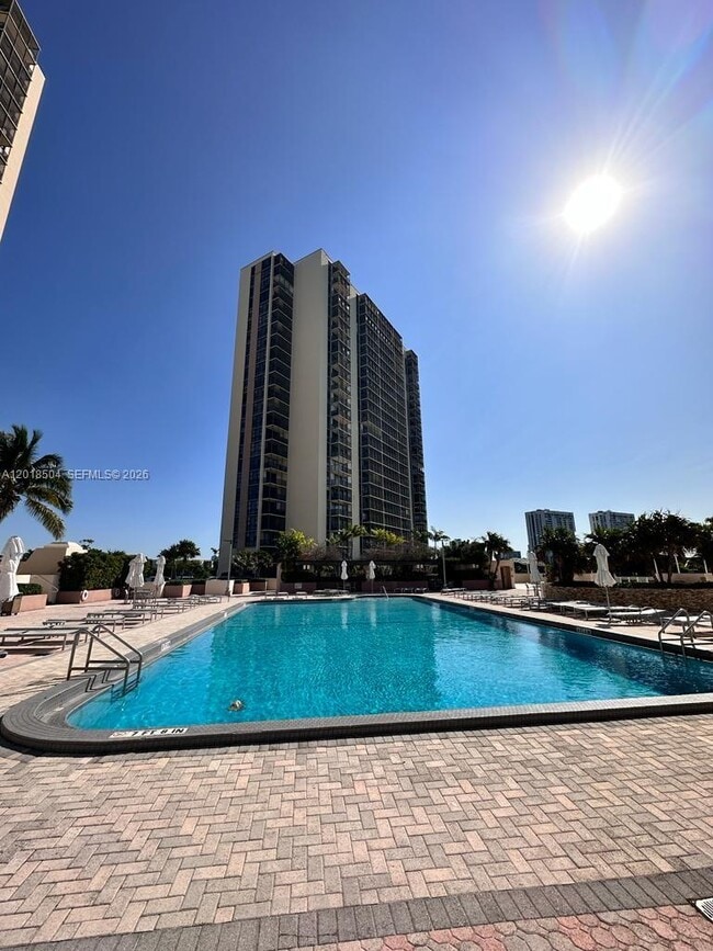 Building Photo - 20335 W Country Club Dr