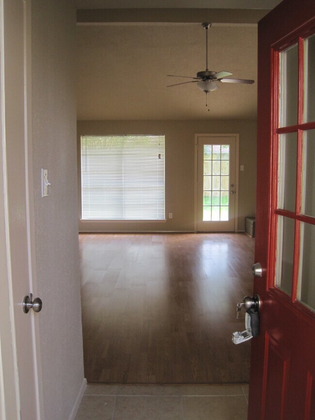 Building Photo - 6822 Harpers Dr