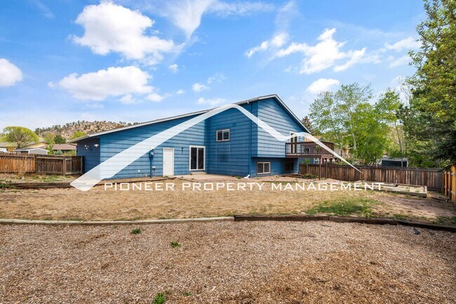 Building Photo - "Westside is the Best Side" - 4 bedroom, 2 full bathroom, 2 car garage, and fully enclosed yard.
