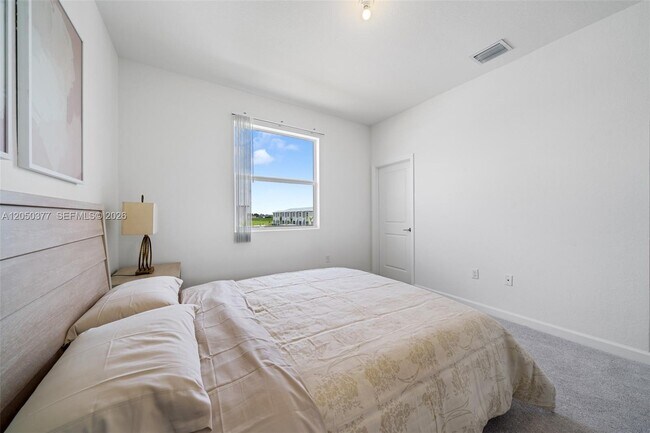 Building Photo - 33823 SW 194th Ave