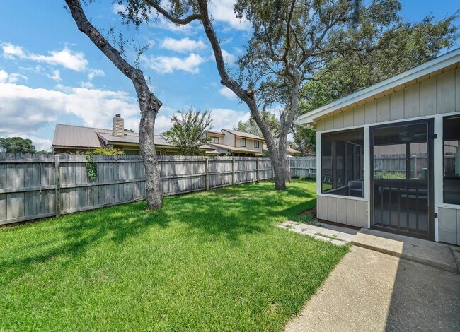 Building Photo - Home in Cedar Ridge