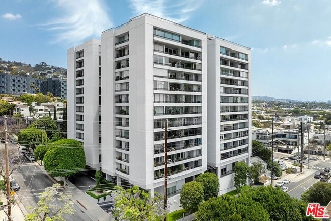 Building Photo - 1100 Alta Loma Rd