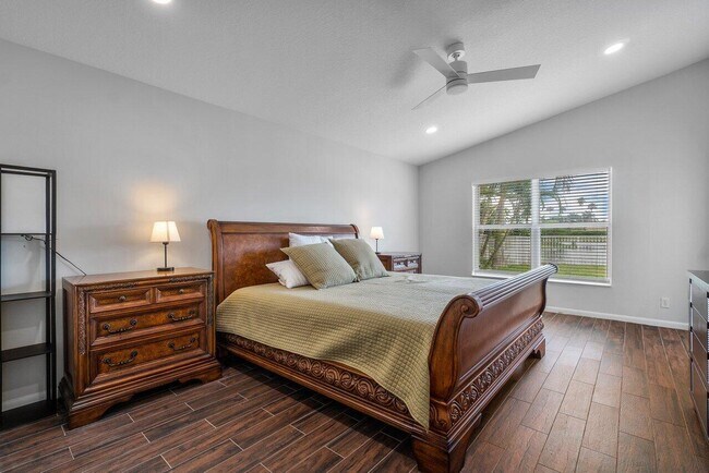 Building Photo - 2453 Country Golf Dr