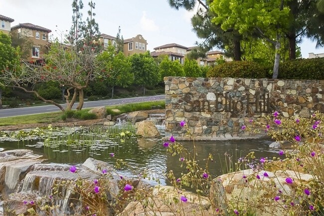 Building Photo - 3 Br SanElijoTownhome 2 car garage Granite...
