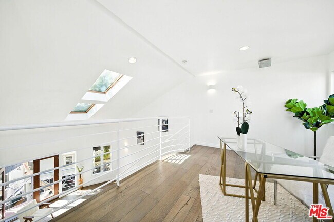 Building Photo - 2454 4th St