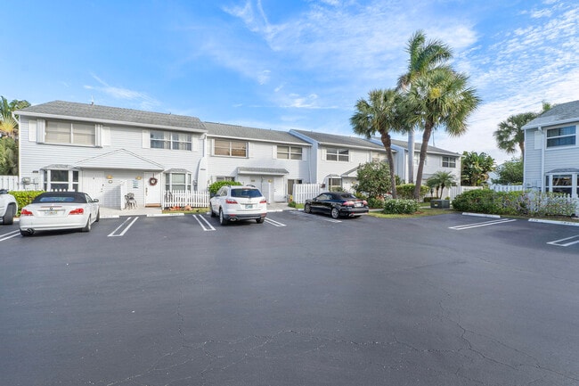 Primary Photo - 2725 NE 15th St