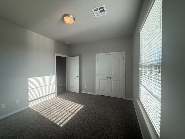Building Photo - 9544 Monterey Dr