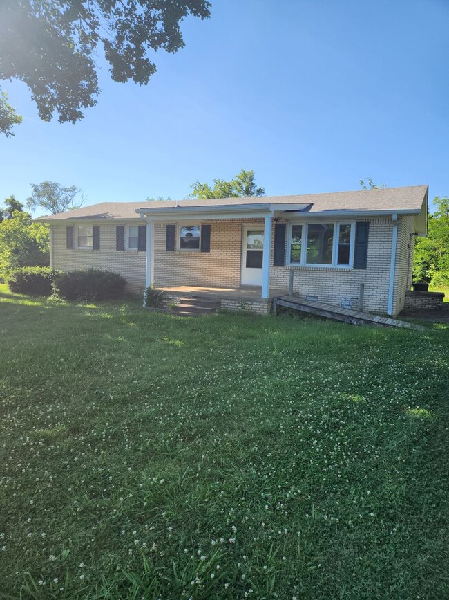 Building Photo - 3BR 2 bath brick home in Burns