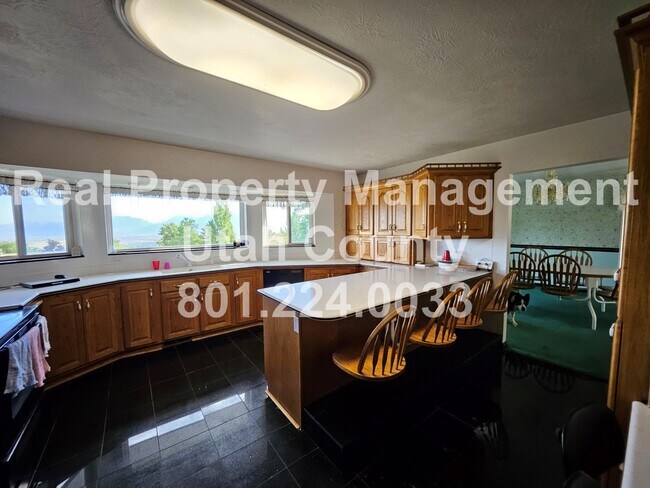 Building Photo - Elk Ridge Home with Unobstructed Valley Views