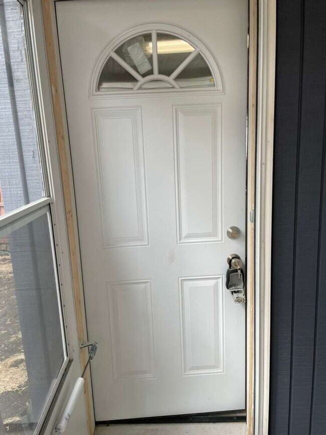 Building Photo - 315 10th St