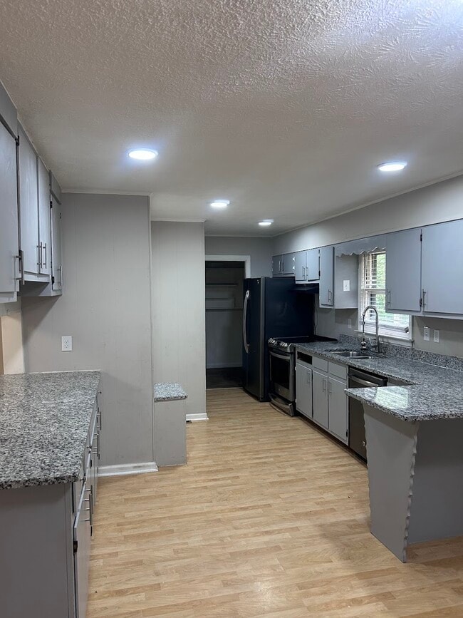 Building Photo - 4180 Fox Ct