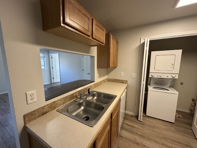 Building Photo - 1205 N Hartman St