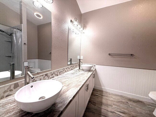 Building Photo - 15859 68th Ct N