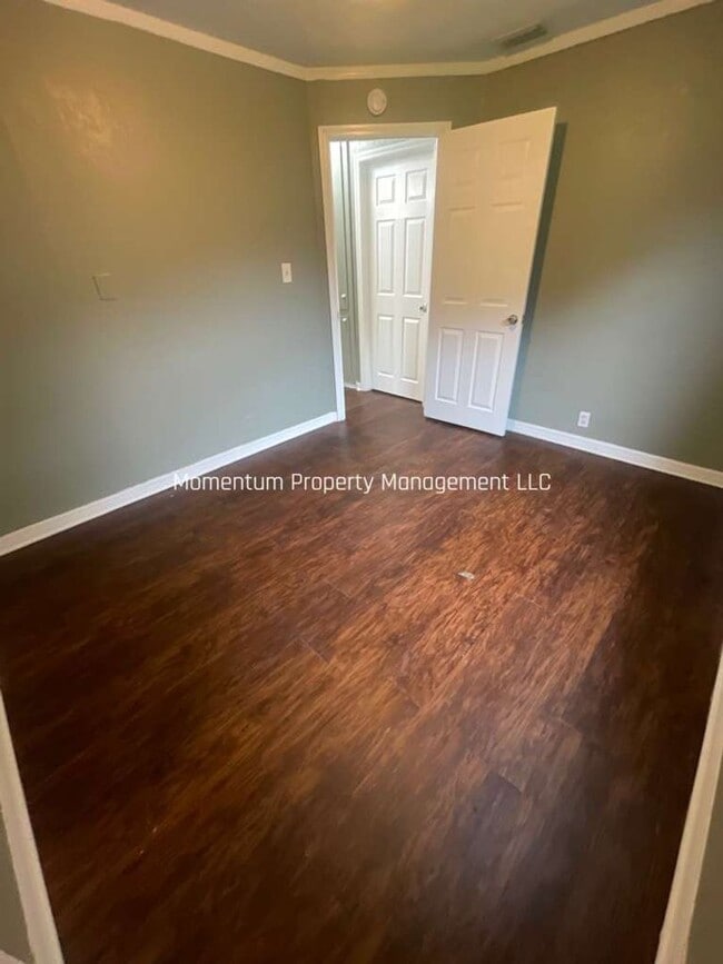 Building Photo - 1124 N Brunnell Pkwy