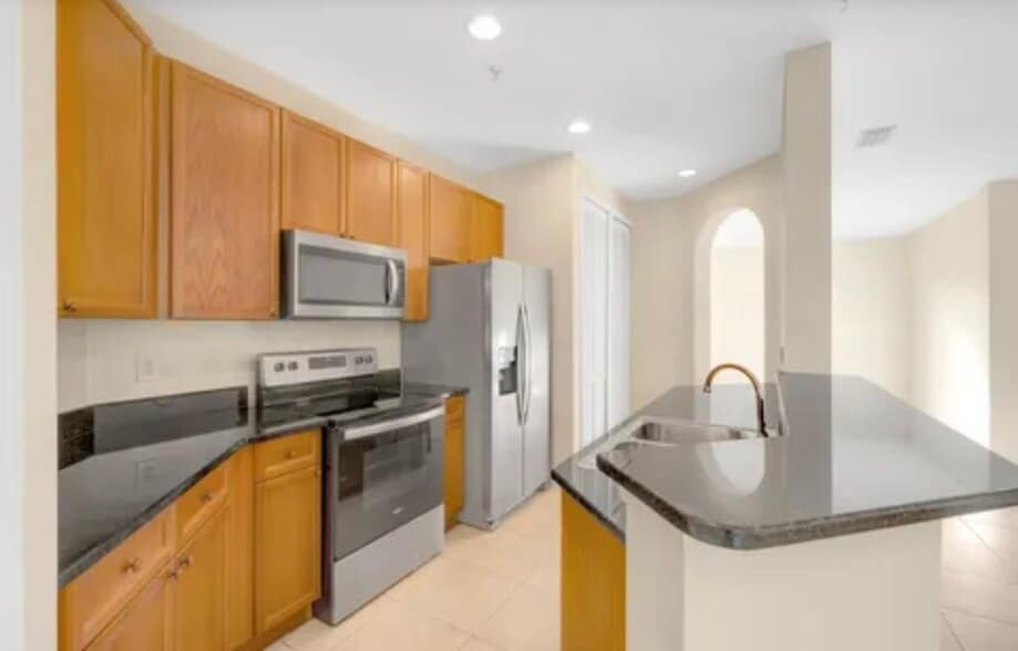 Building Photo - 145 Calle El Jardin