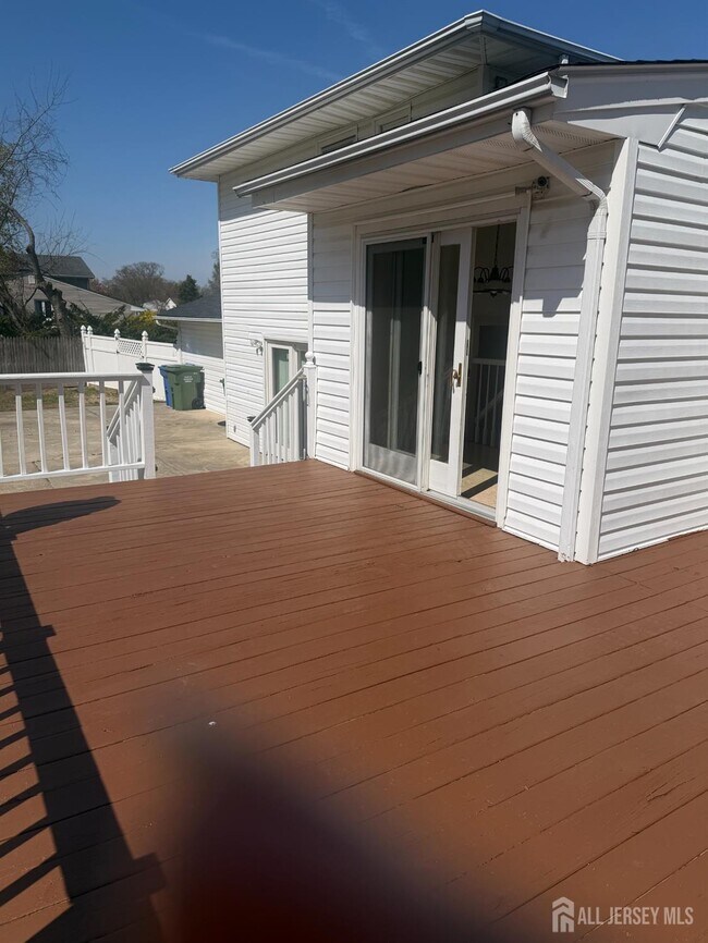 Building Photo - 13 Oakwood Dr