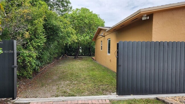 Building Photo - 5460 SW 133rd Ct