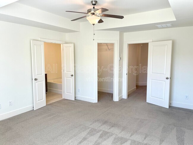 Building Photo - 5859 Greystone Dr